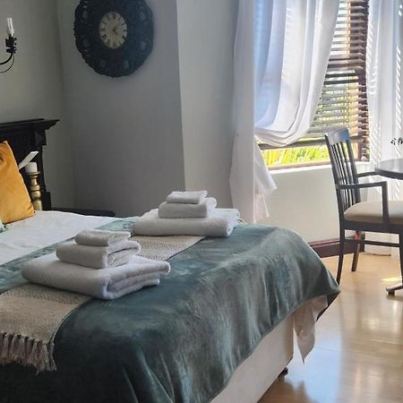 The Wooden Leg Guesthouse Kleinmond Bagian luar foto