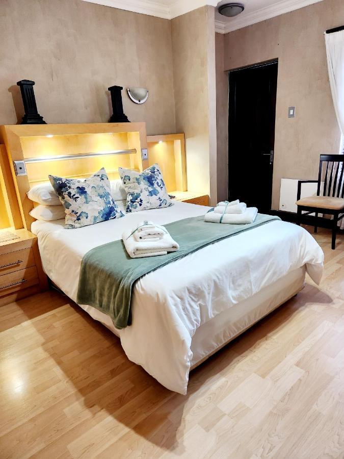 The Wooden Leg Guesthouse Kleinmond Bagian luar foto