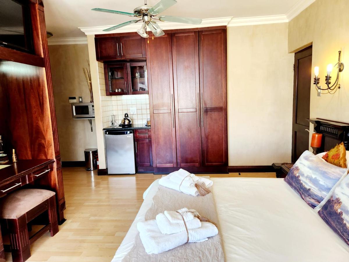 The Wooden Leg Guesthouse Kleinmond Bagian luar foto