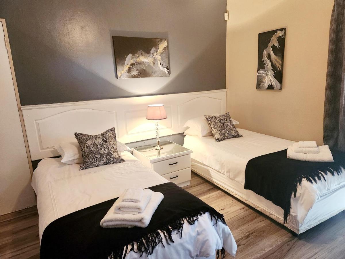 The Wooden Leg Guesthouse Kleinmond Bagian luar foto